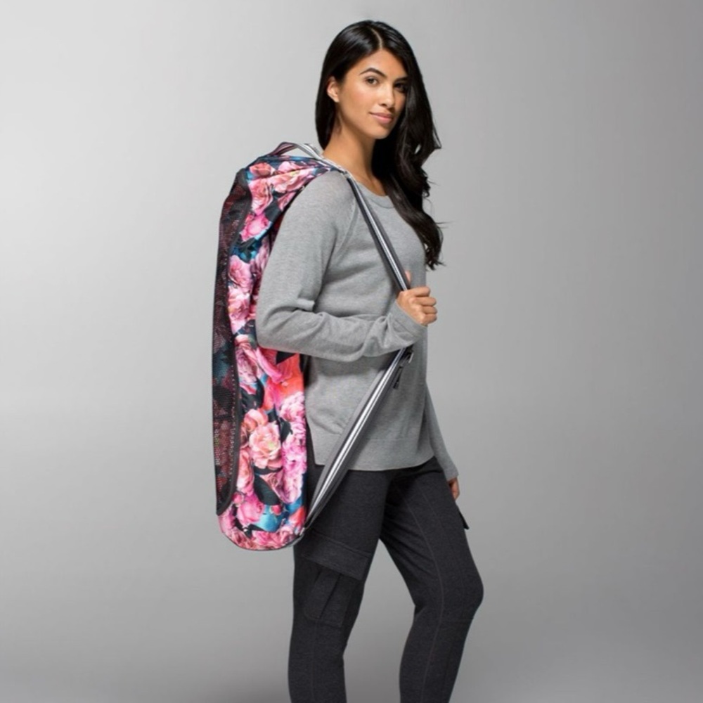 🌹NWT Lululemon Drishti Yoga Tote Mat Bag Secret Garden *RARE* 🌹